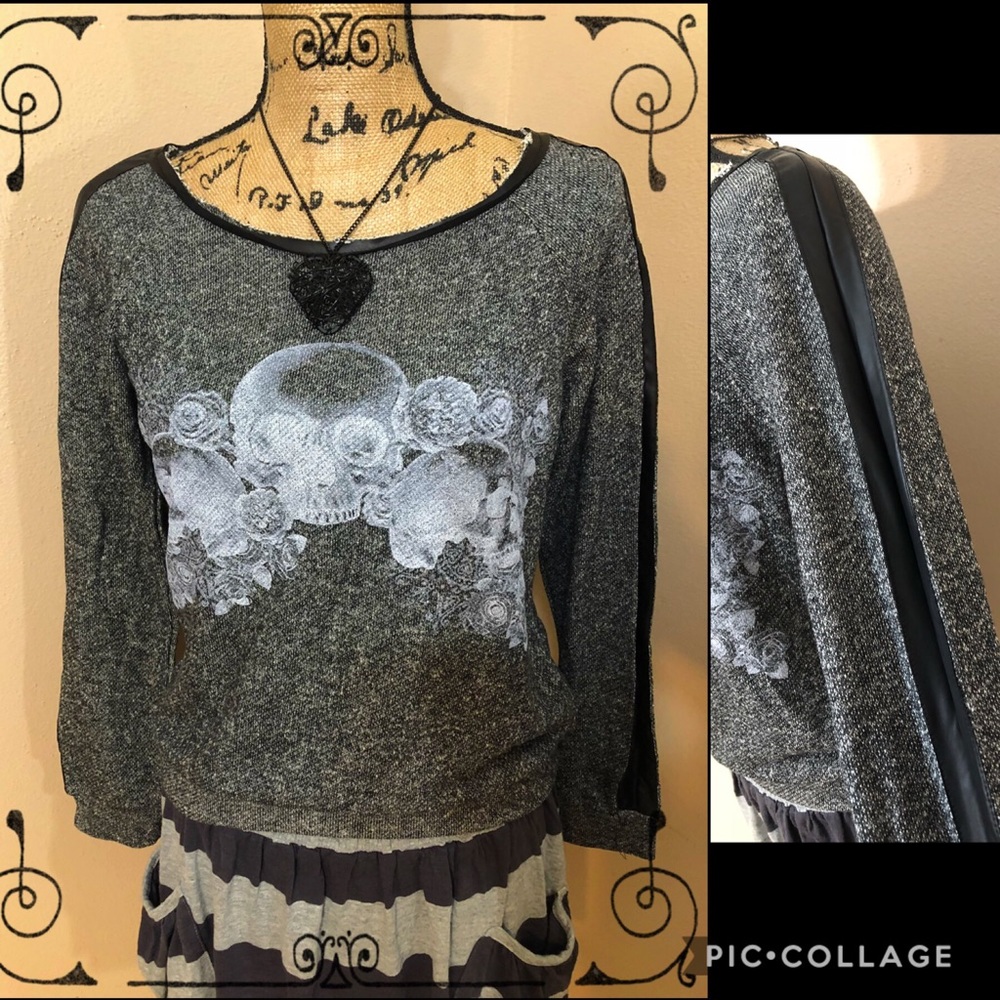 HOT TOPIC LIGHT SWEAT SHIRT
